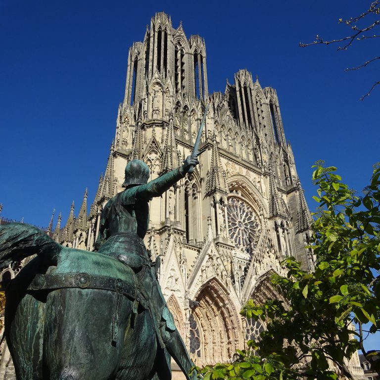 statue jeanne d'arc et cathédrale